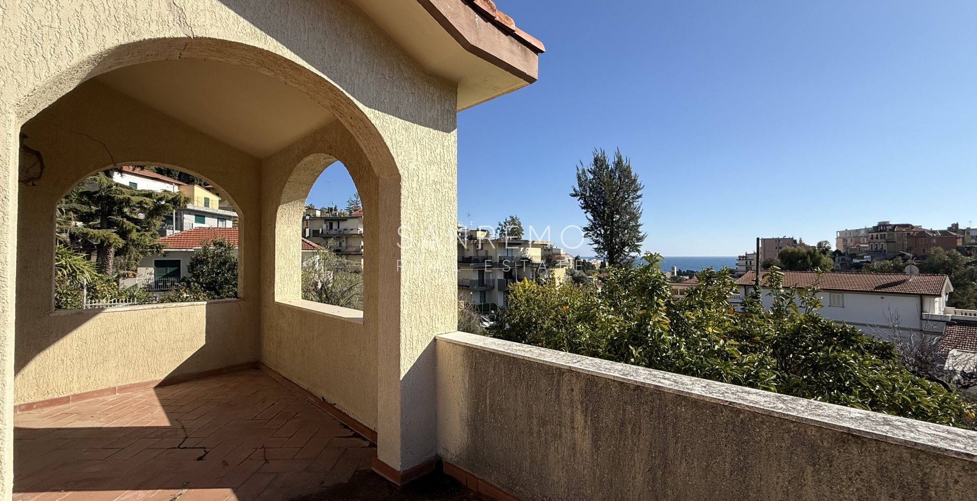 Casa indipendente con vista aperta nel verde in posizione tranquilla e silenziosa