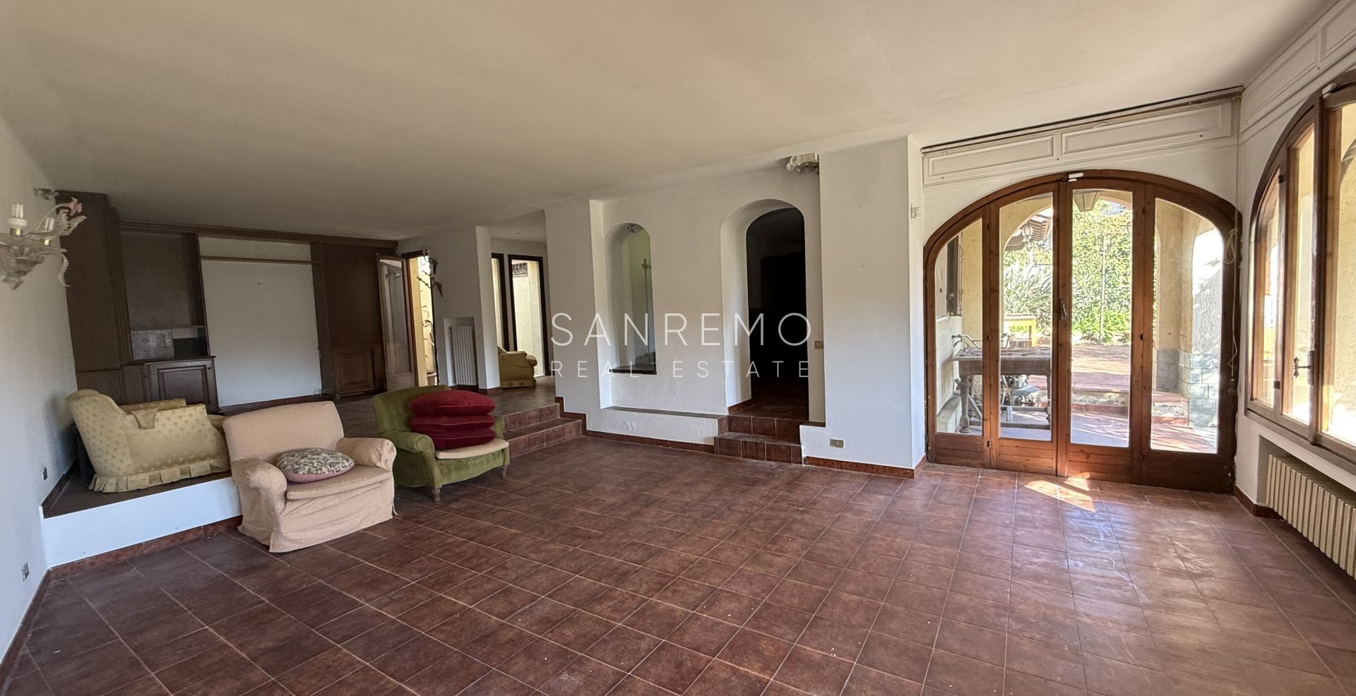 Casa indipendente con vista aperta nel verde in posizione tranquilla e silenziosa