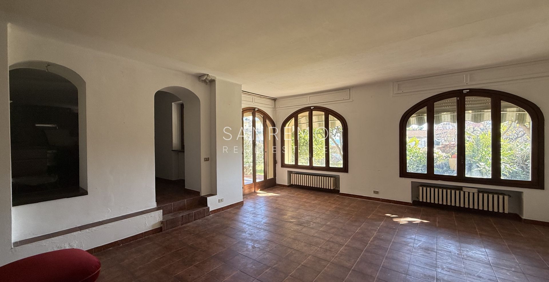 Casa indipendente con vista aperta nel verde in posizione tranquilla e silenziosa