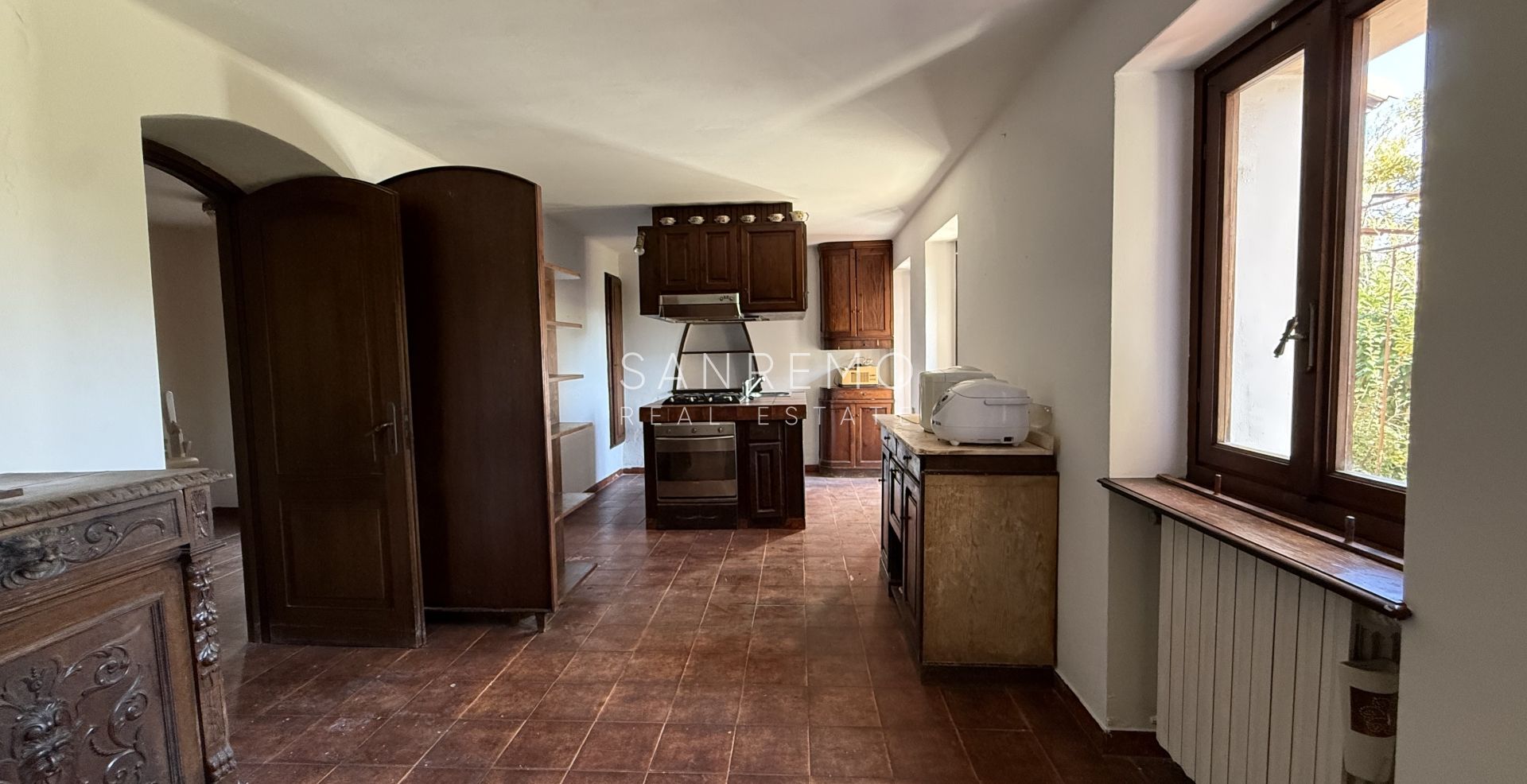 Casa indipendente con vista aperta nel verde in posizione tranquilla e silenziosa