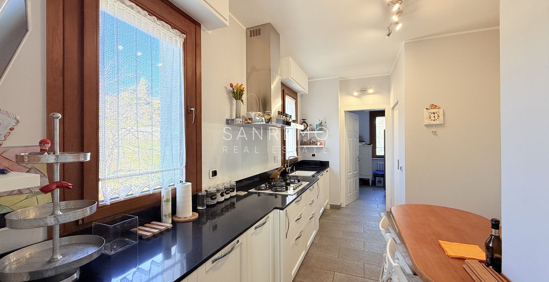 Attico e superattico con piscina e panoramica vita mare