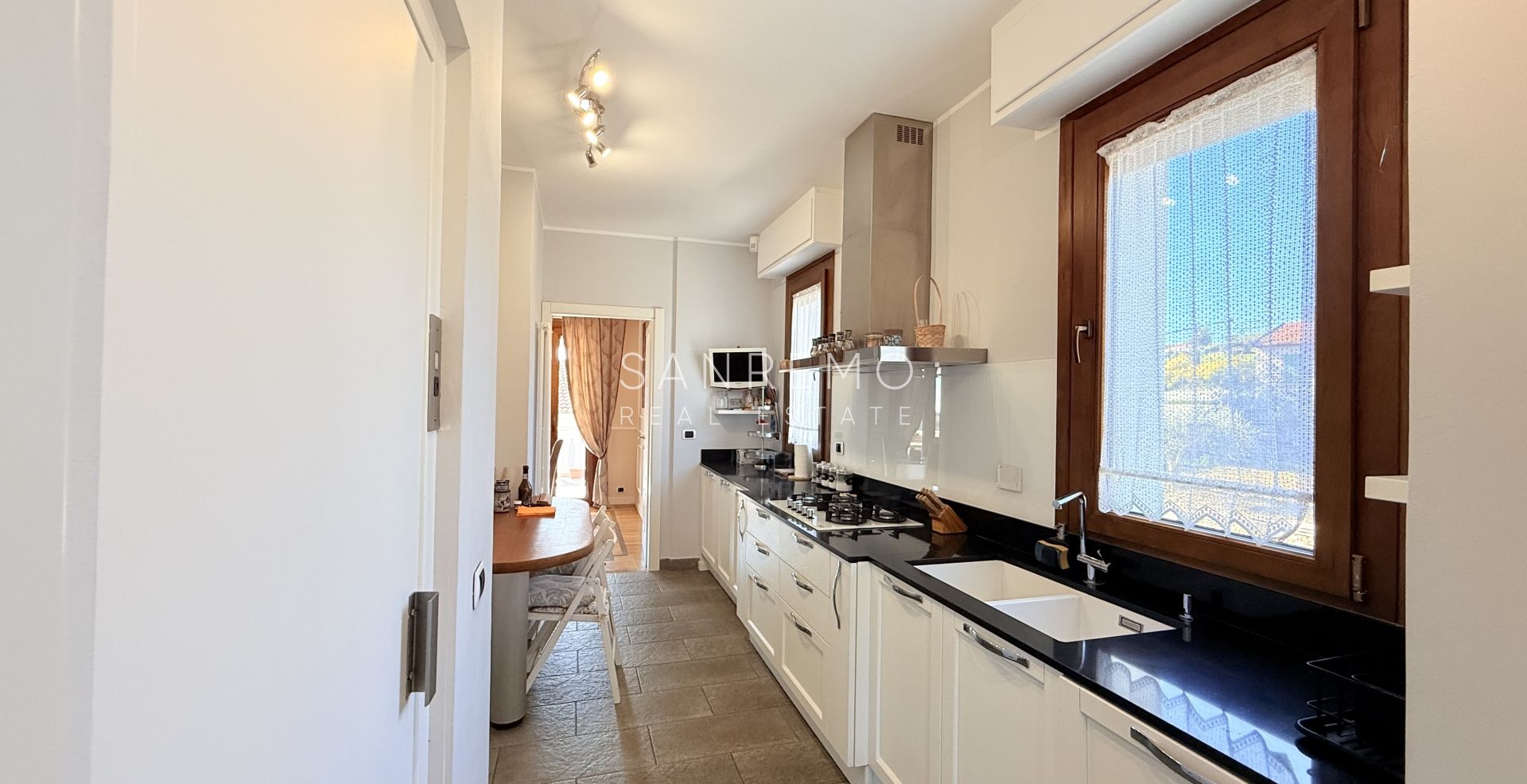 Attico e superattico con piscina e panoramica vita mare