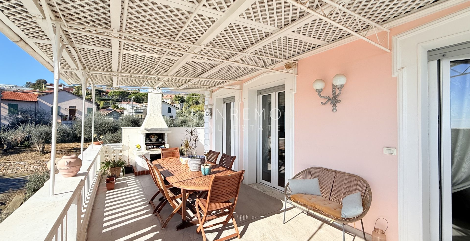 Attico e superattico con piscina e panoramica vita mare