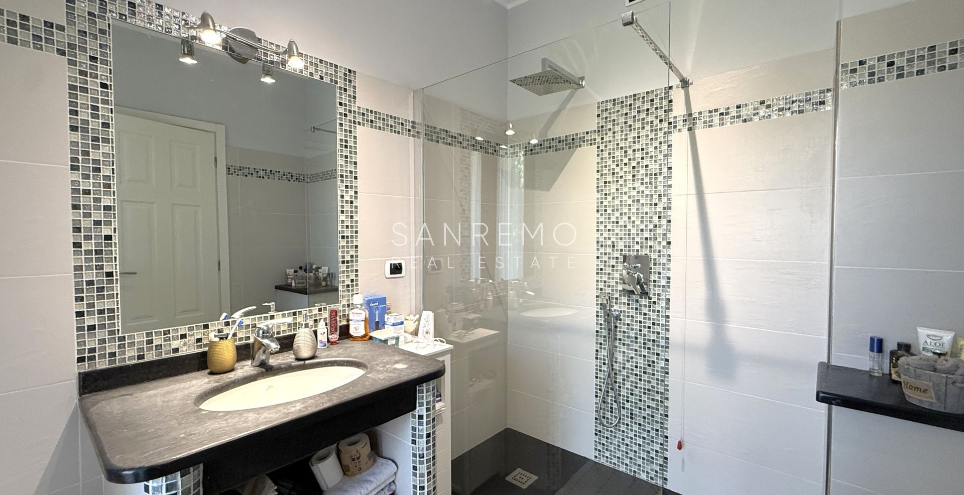 Attico e superattico con piscina e panoramica vita mare