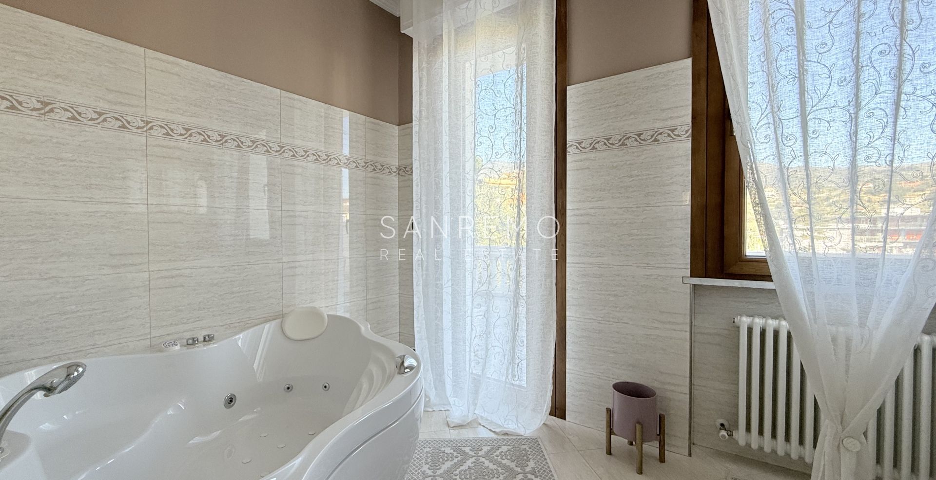 Attico e superattico con piscina e panoramica vita mare