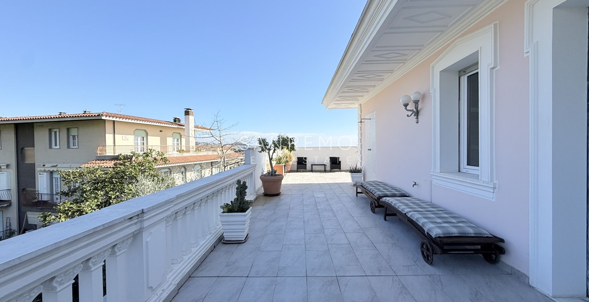 Attico e superattico con piscina e panoramica vita mare