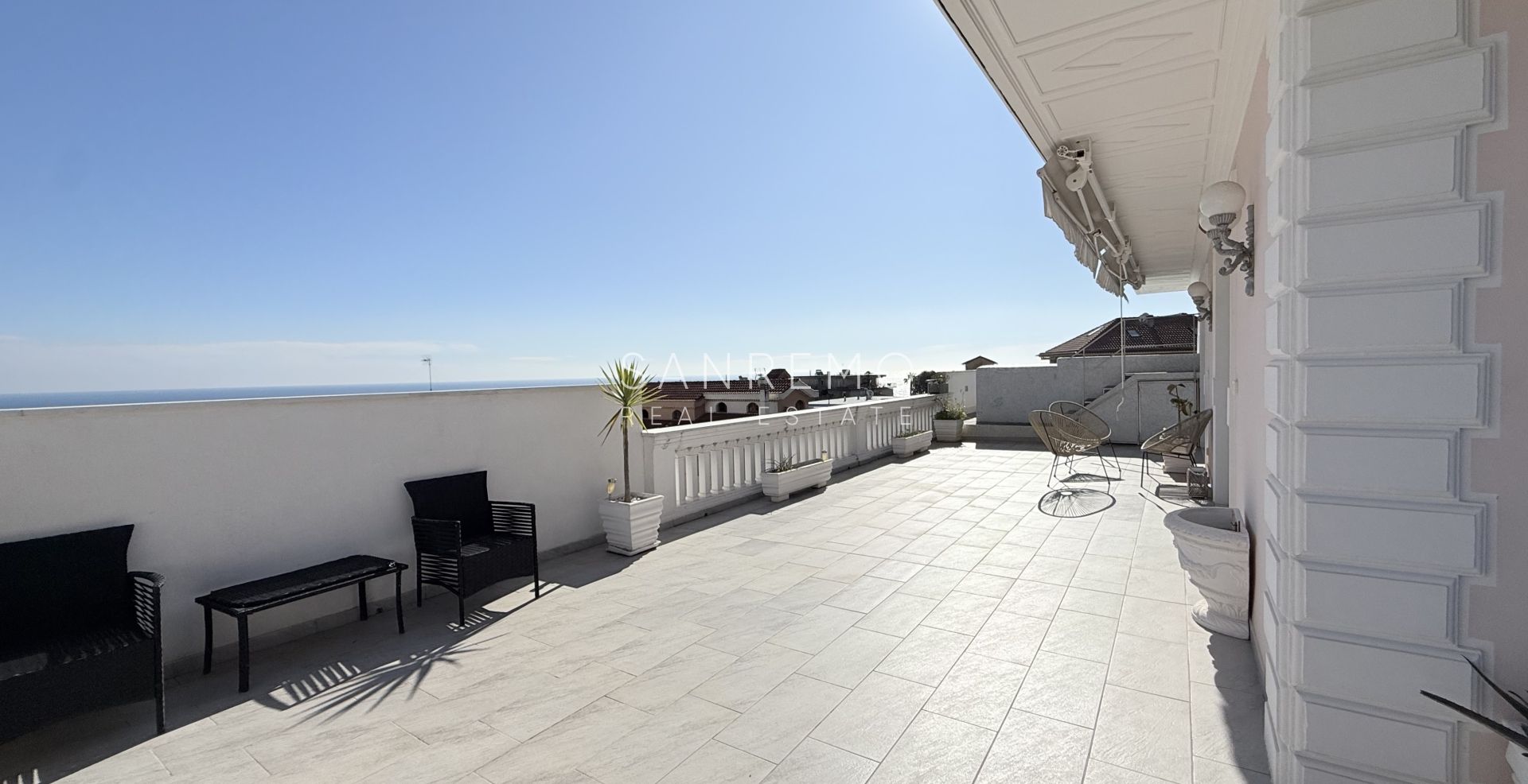 Attico e superattico con piscina e panoramica vita mare