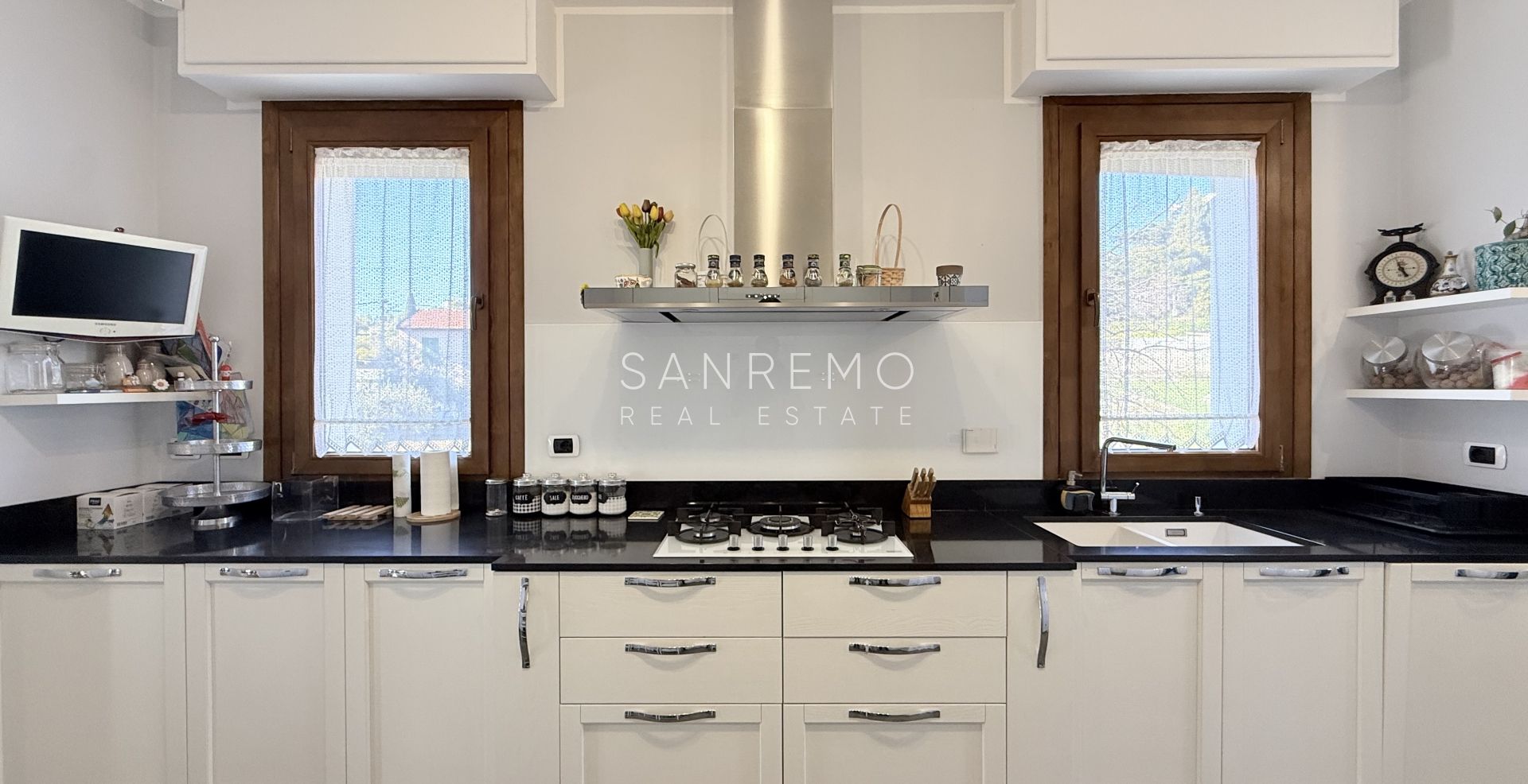 Attico e superattico con piscina e panoramica vita mare