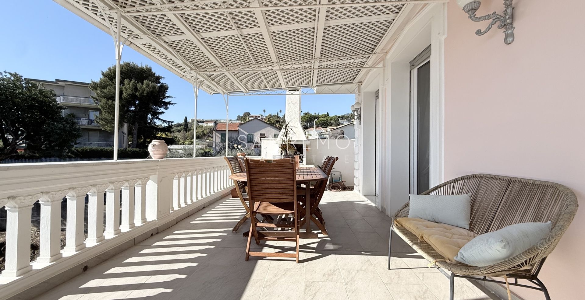 Attico e superattico con piscina e panoramica vita mare