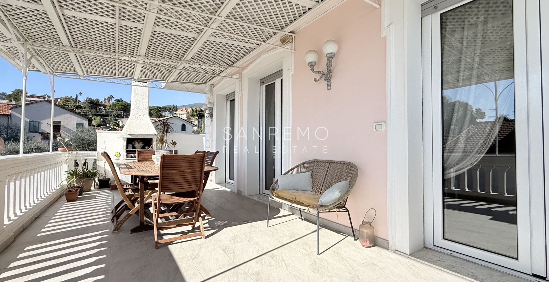 Attico e superattico con piscina e panoramica vita mare