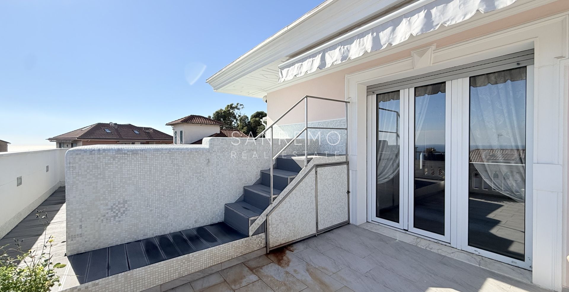 Attico e superattico con piscina e panoramica vita mare