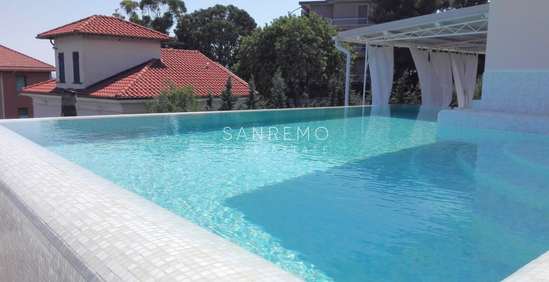 Attico e superattico con piscina e panoramica vita mare