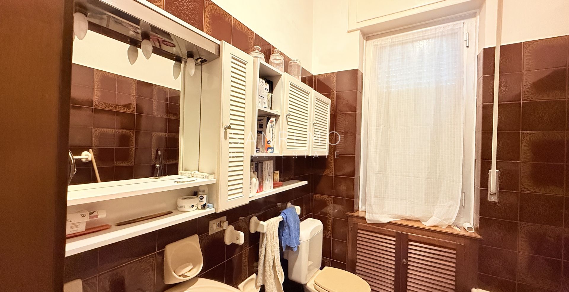 Trilocale con balcone e parziale vista mare in zona Baragallo