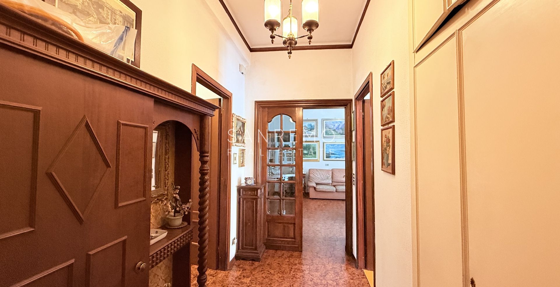 Trilocale con balcone e parziale vista mare in zona Baragallo