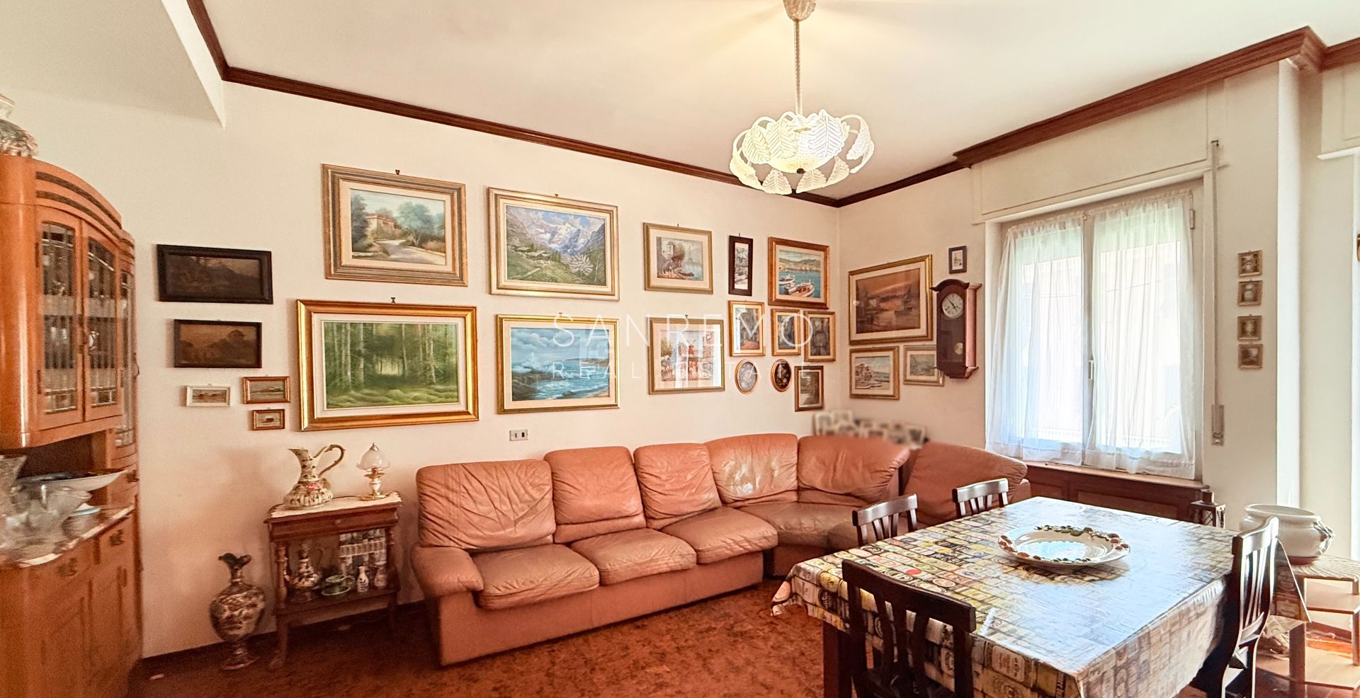 Trilocale con balcone e parziale vista mare in zona Baragallo