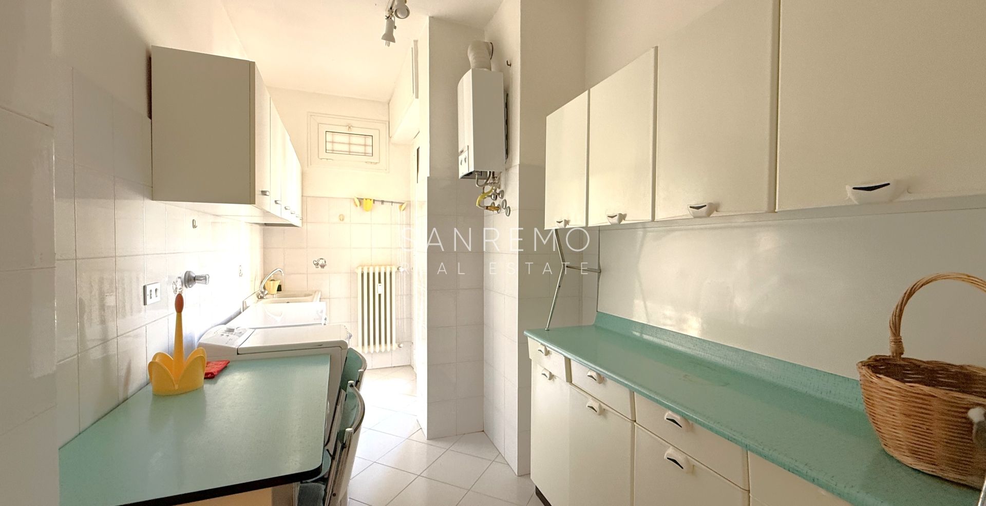 Luminosissimo appartamento con vista mare a pochi passi da Villa Ormond