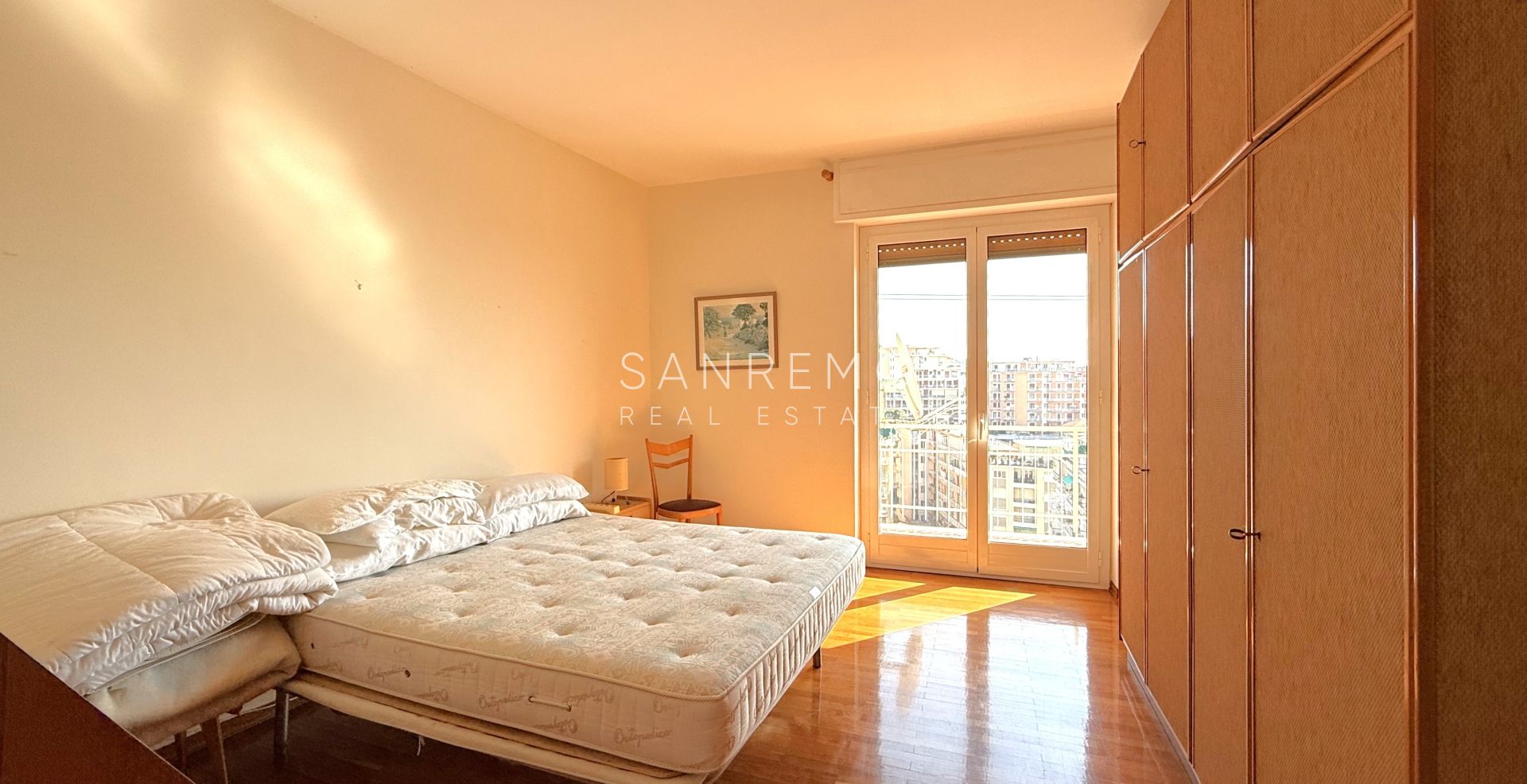 Luminosissimo appartamento con vista mare a pochi passi da Villa Ormond