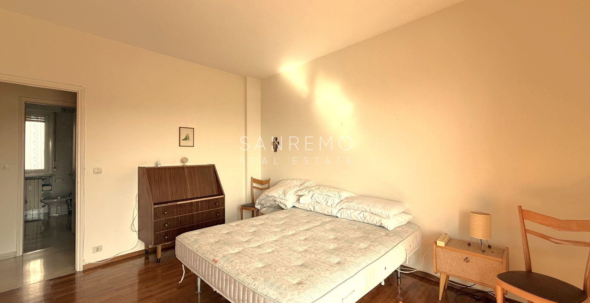 Luminosissimo appartamento con vista mare a pochi passi da Villa Ormond