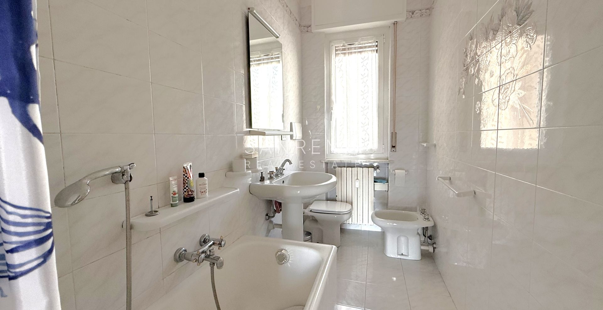 Luminosissimo appartamento con vista mare a pochi passi da Villa Ormond