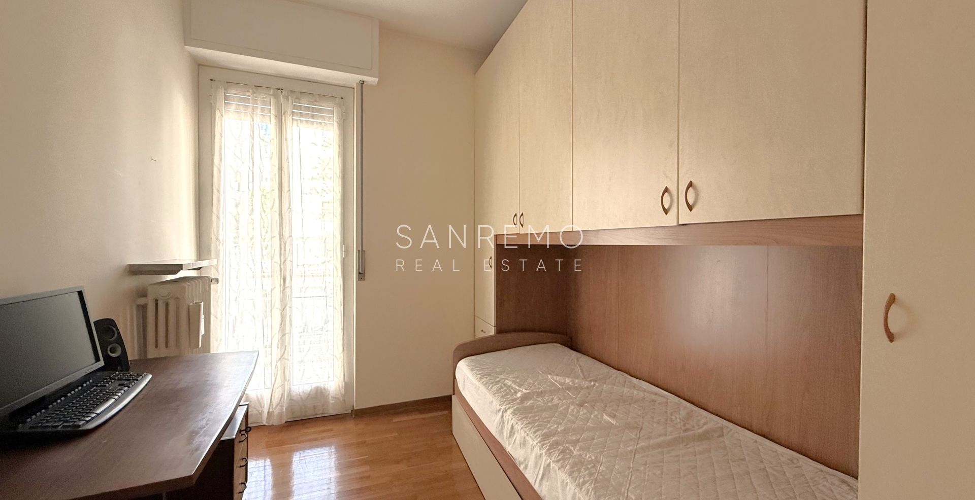 Luminosissimo appartamento con vista mare a pochi passi da Villa Ormond