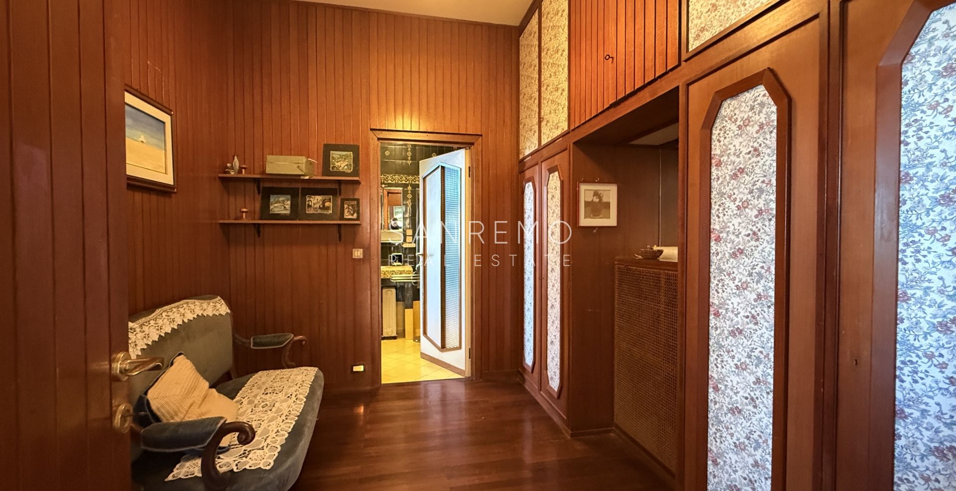 Splendida villa circondata da giardino privato e impreziosita da una magnifica vista mare