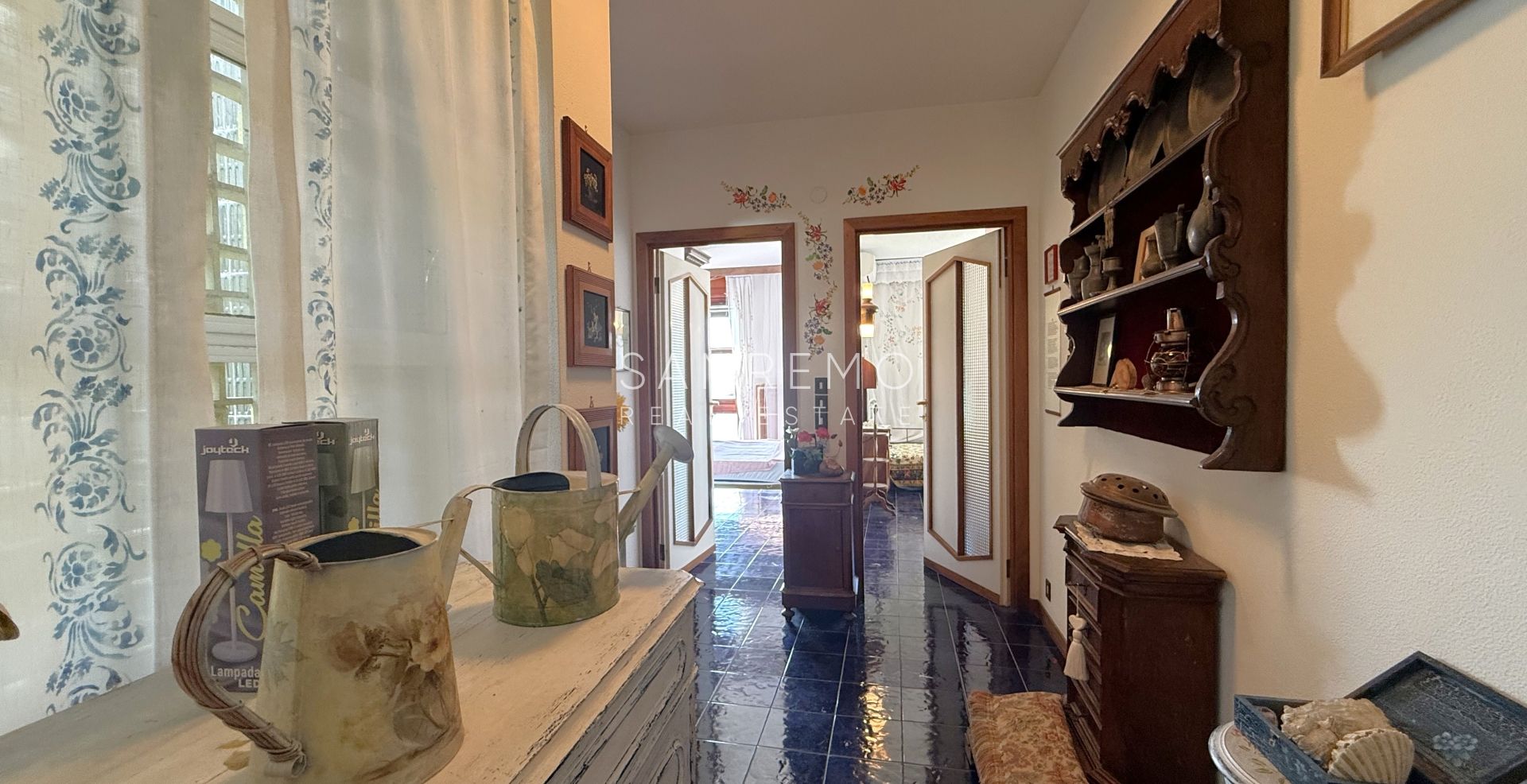 Splendida villa circondata da giardino privato e impreziosita da una magnifica vista mare