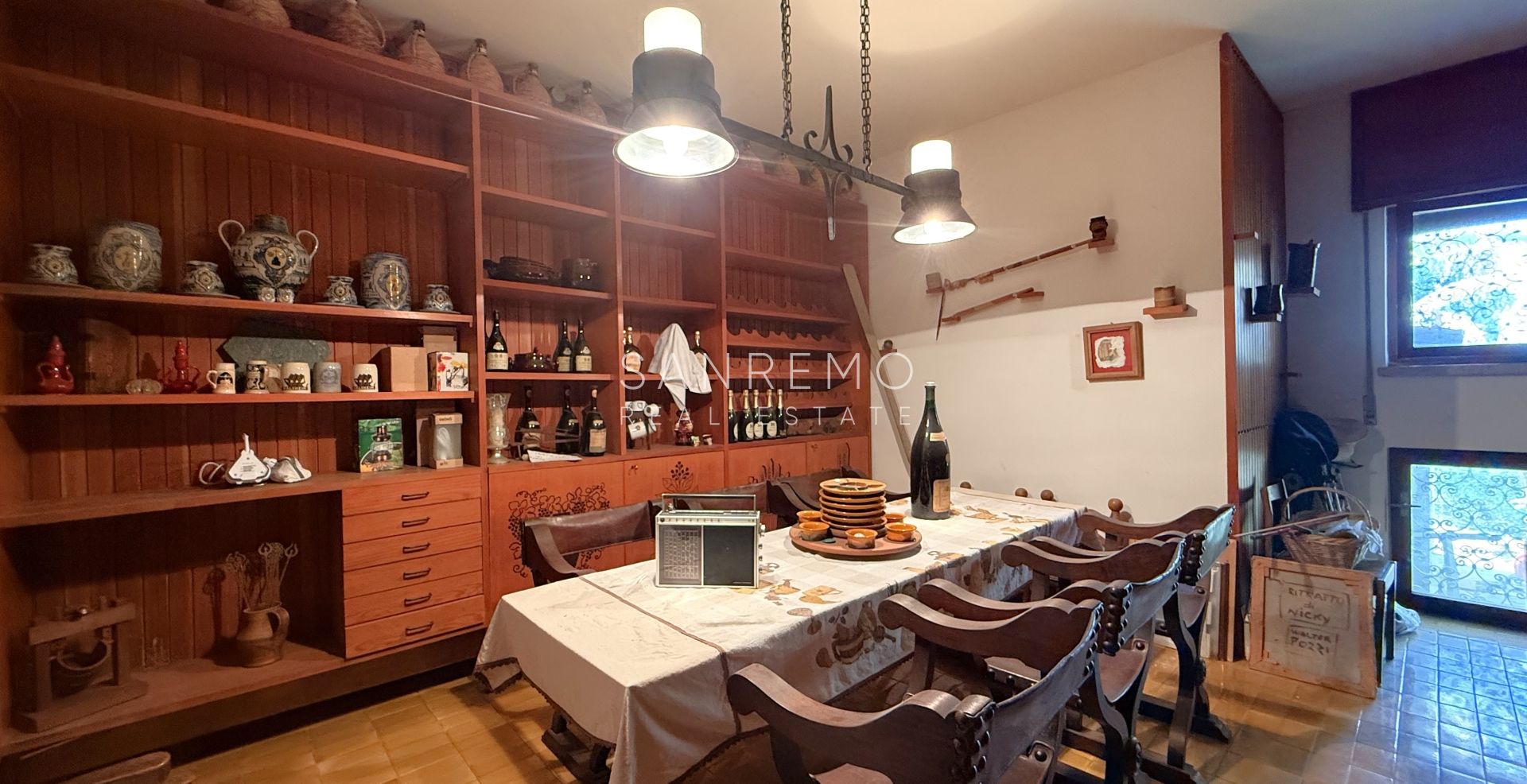 Splendida villa circondata da giardino privato e impreziosita da una magnifica vista mare