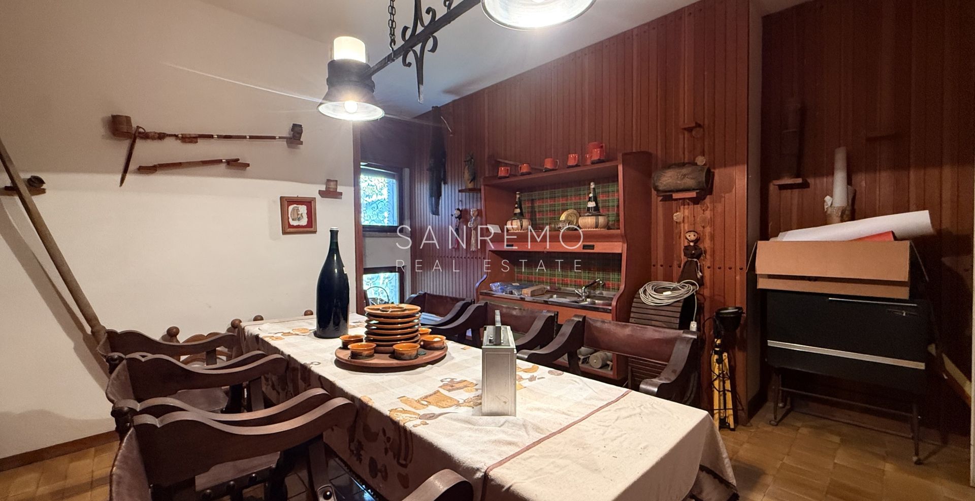 Splendida villa circondata da giardino privato e impreziosita da una magnifica vista mare