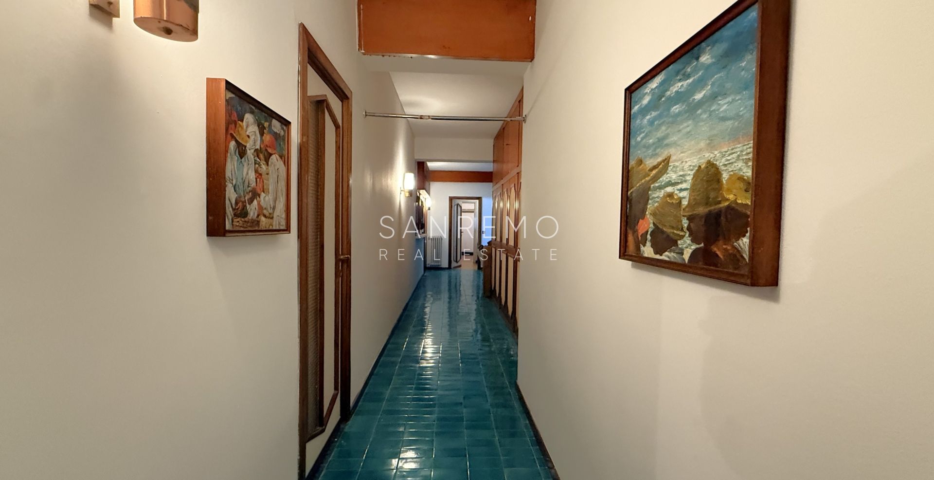 Splendida villa circondata da giardino privato e impreziosita da una magnifica vista mare