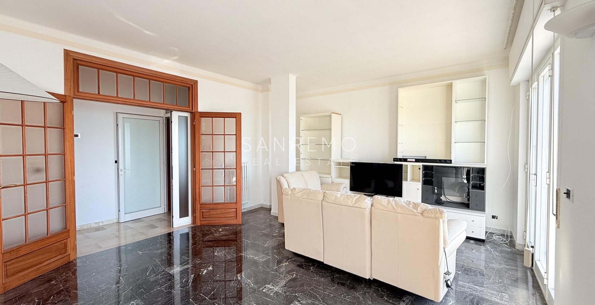 Attico in zona Solaro con ottima esposizione e bellissima vista mare