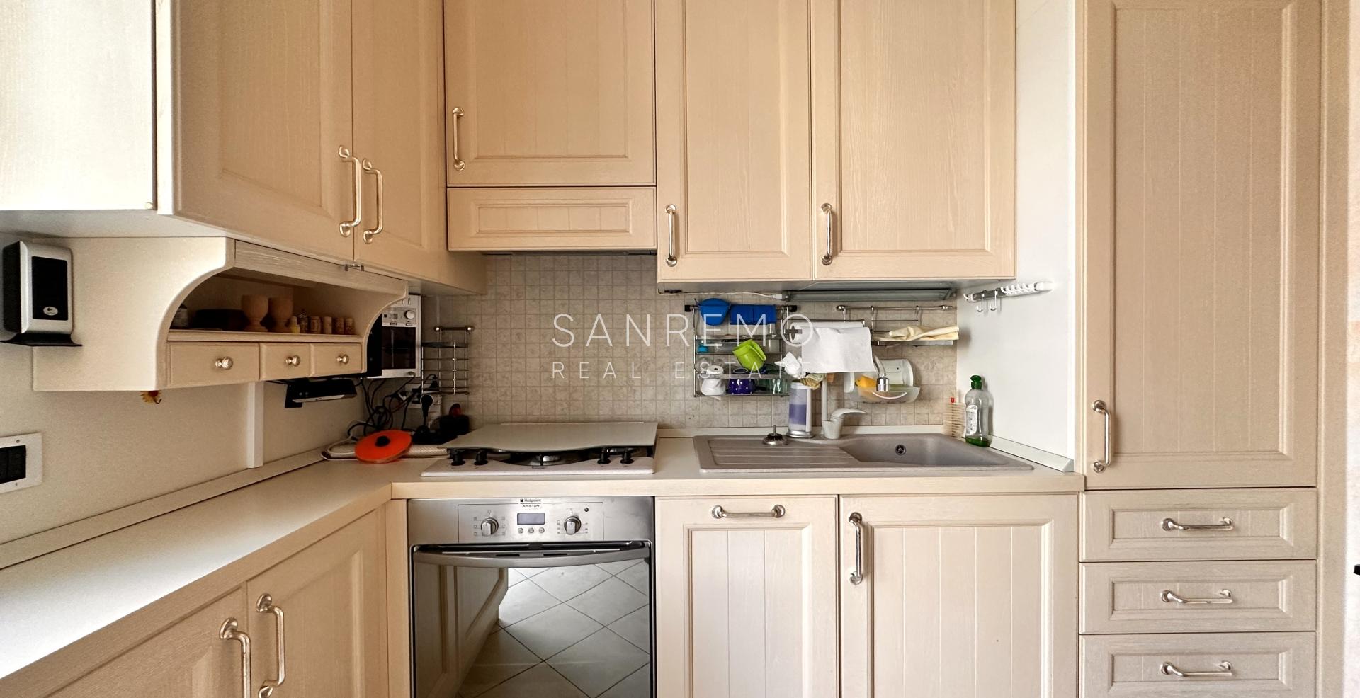 Attico in zona Solaro con ottima esposizione e bellissima vista mare