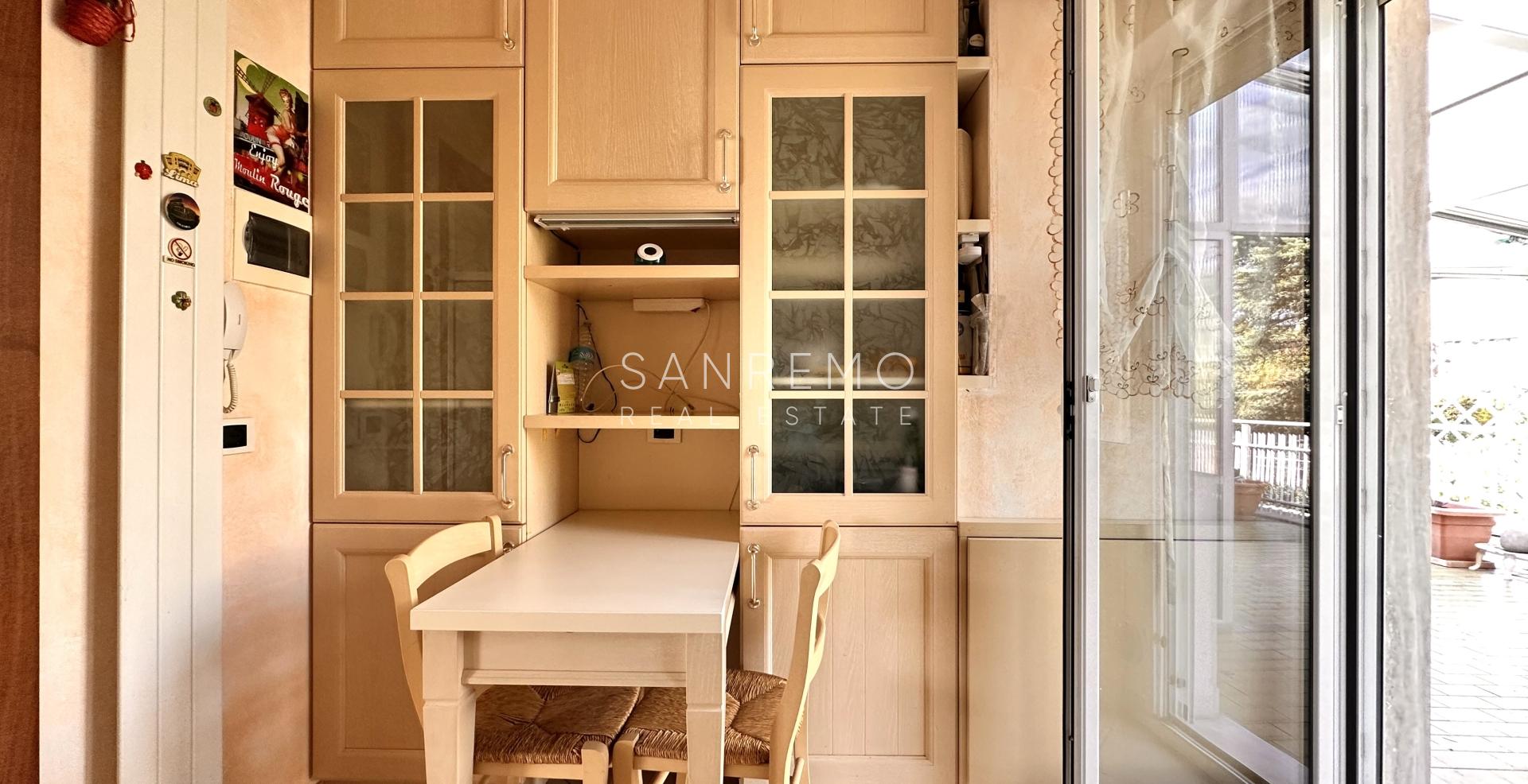 Attico in zona Solaro con ottima esposizione e bellissima vista mare