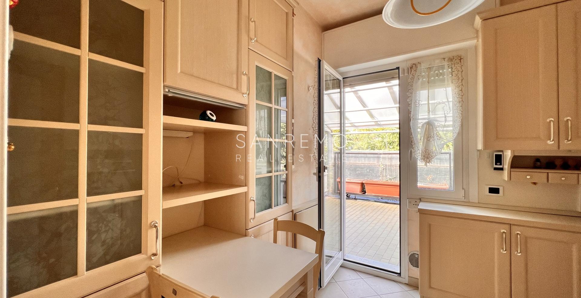 Attico in zona Solaro con ottima esposizione e bellissima vista mare