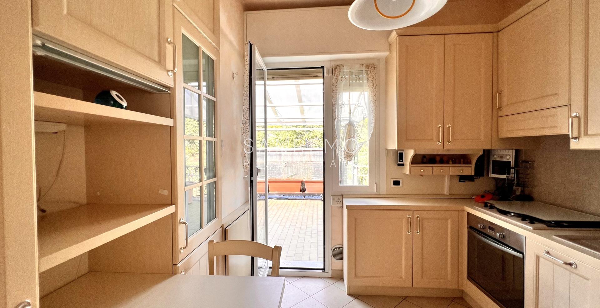 Attico in zona Solaro con ottima esposizione e bellissima vista mare