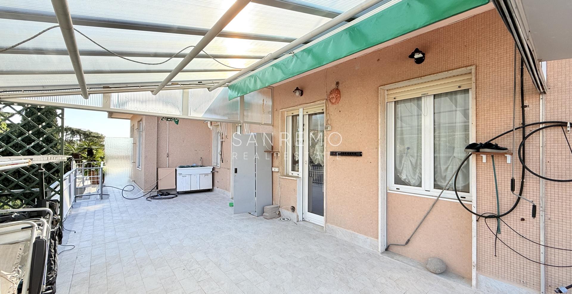 Attico in zona Solaro con ottima esposizione e bellissima vista mare