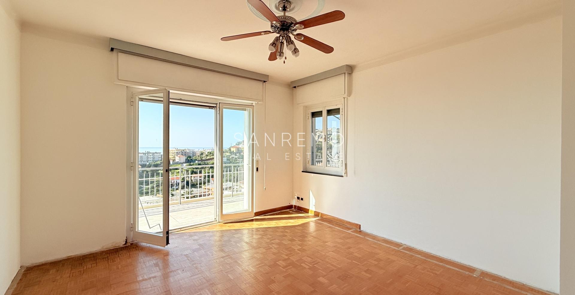 Attico in zona Solaro con ottima esposizione e bellissima vista mare