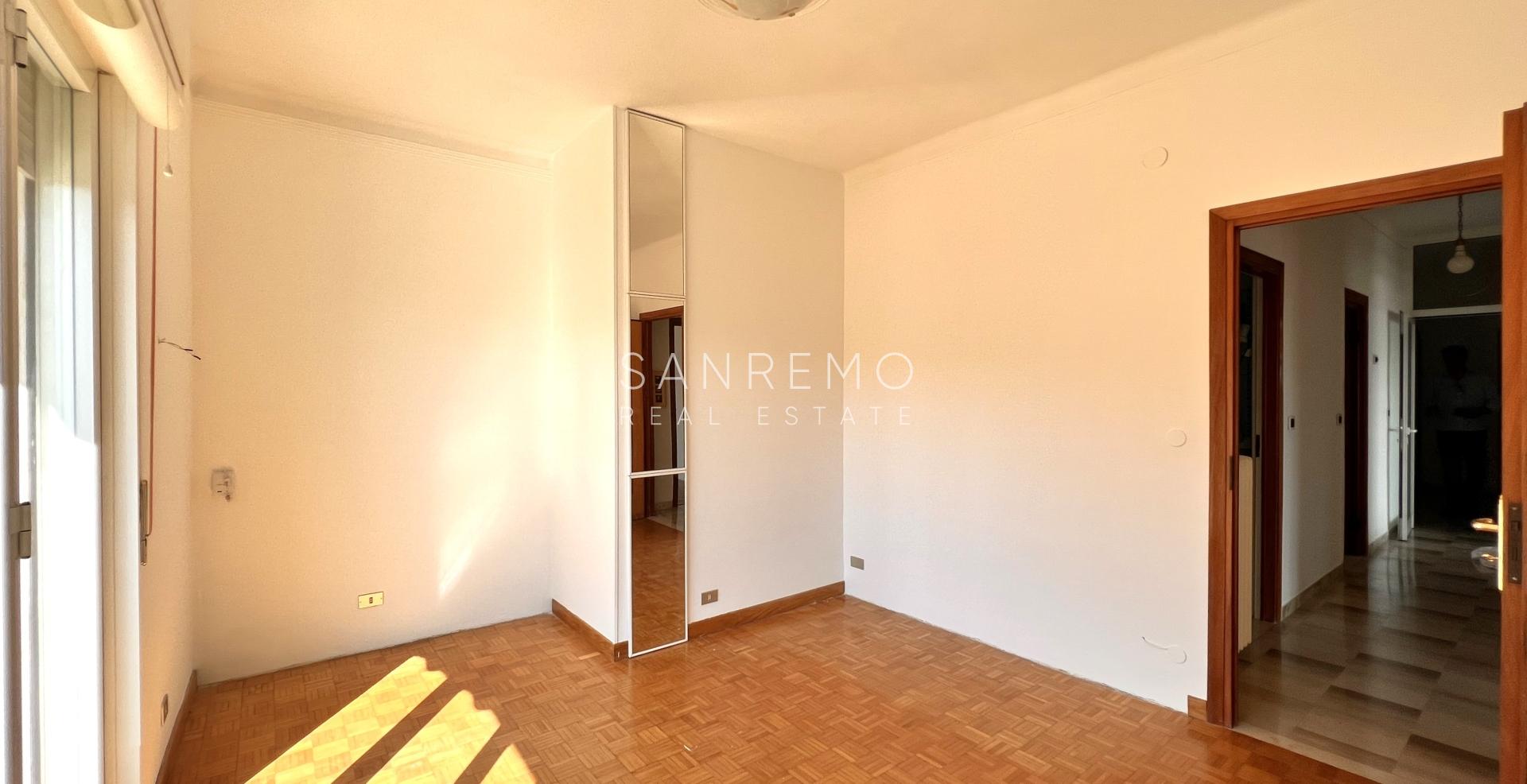 Attico in zona Solaro con ottima esposizione e bellissima vista mare