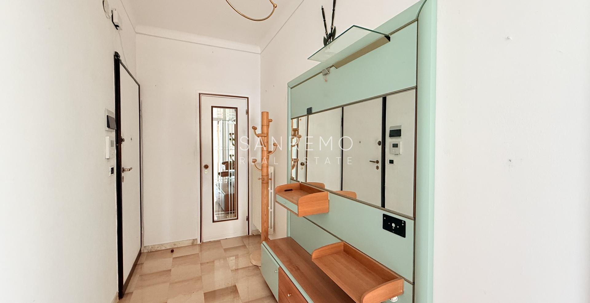 Attico in zona Solaro con ottima esposizione e bellissima vista mare