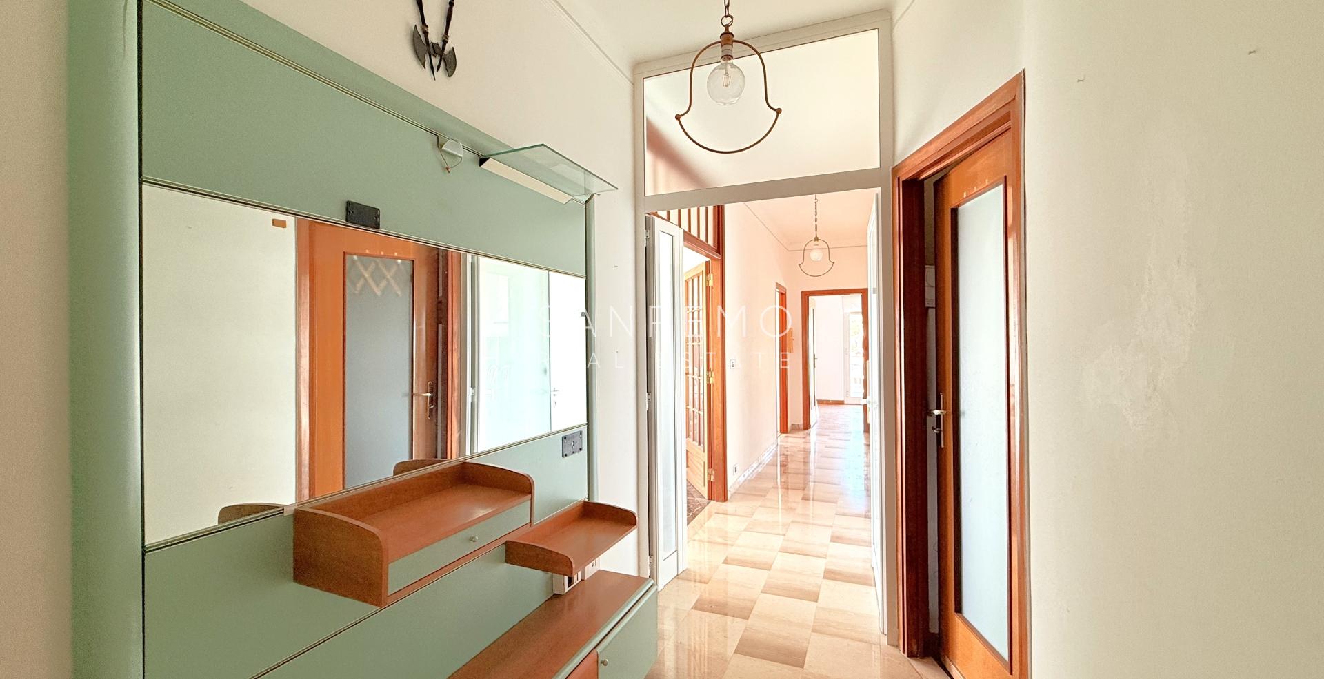 Attico in zona Solaro con ottima esposizione e bellissima vista mare