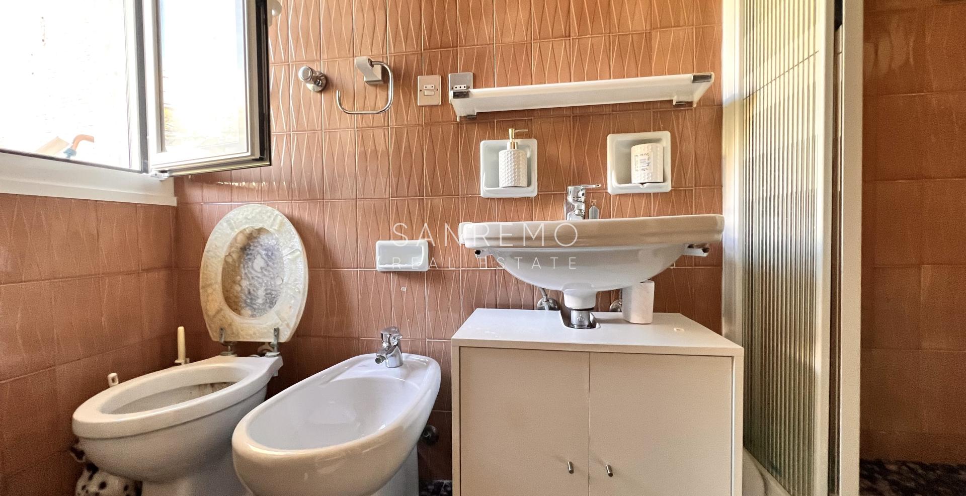 Attico in zona Solaro con ottima esposizione e bellissima vista mare