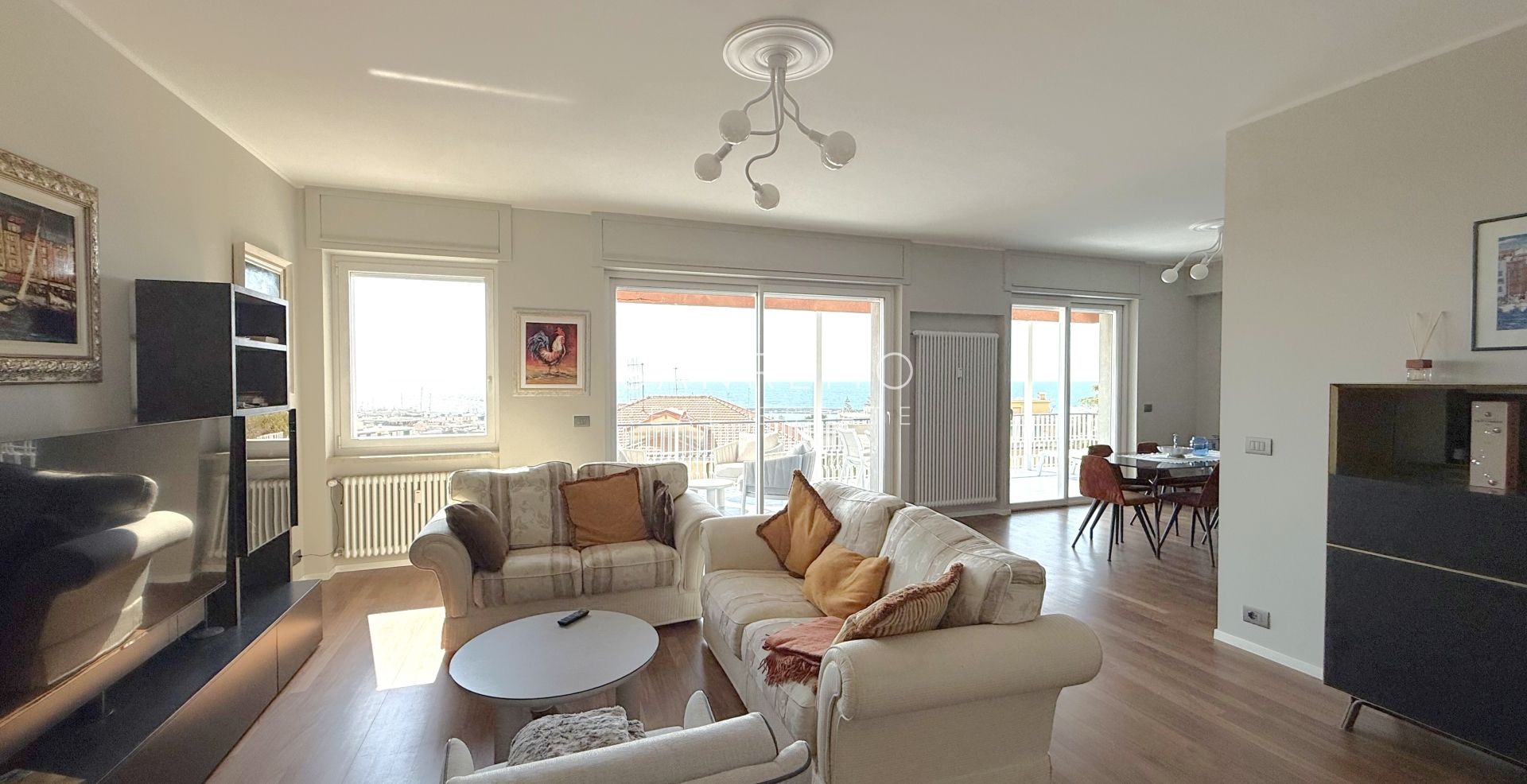 Trilocale appena ristrutturato con terrazza e vista mare
