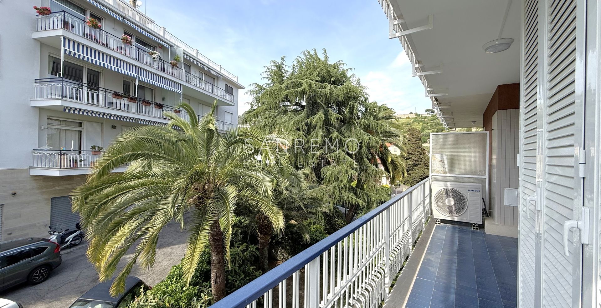 Appartamento ottimamente esposto con terrazza e gradevole vista mare