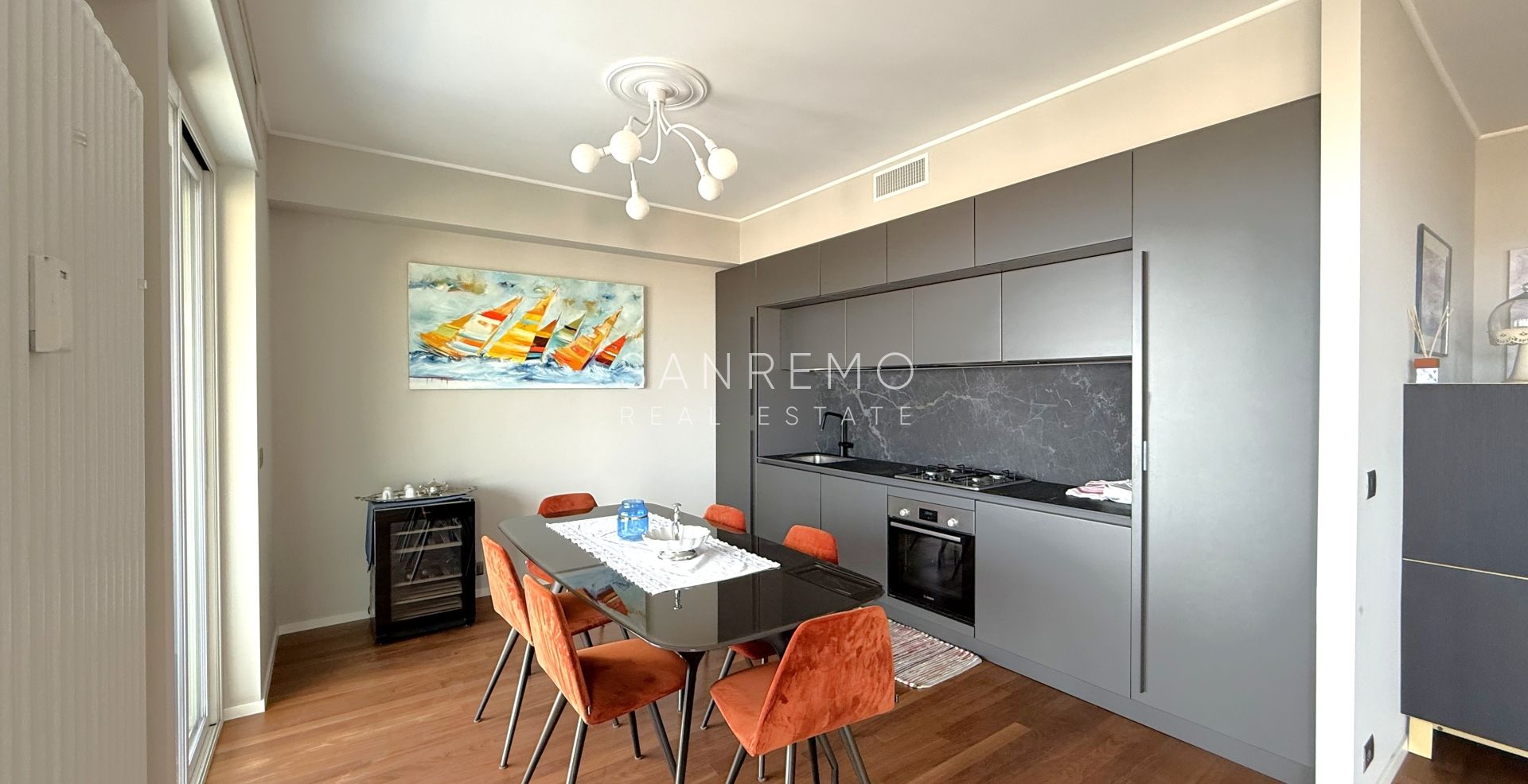 Appartamento ottimamente esposto con terrazza e gradevole vista mare