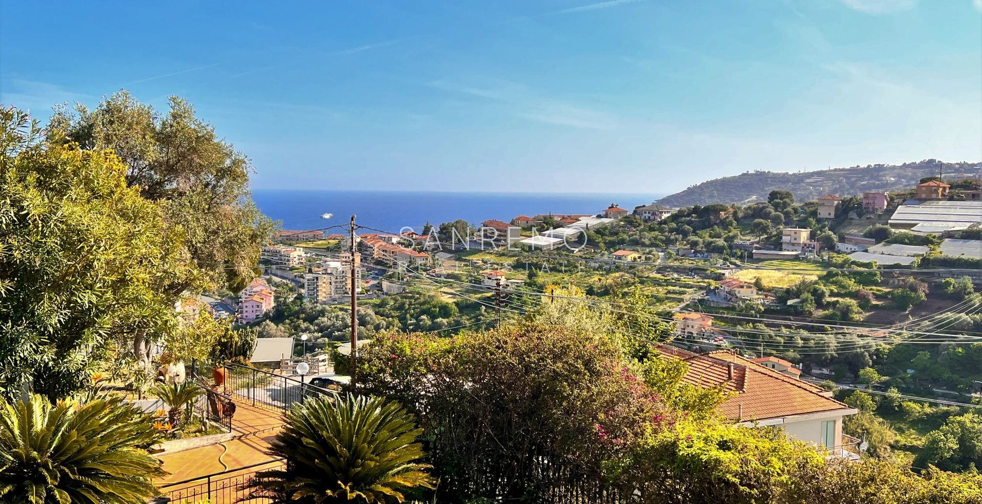 Graziosa villa con piscina sulla prima collina di Sanremo