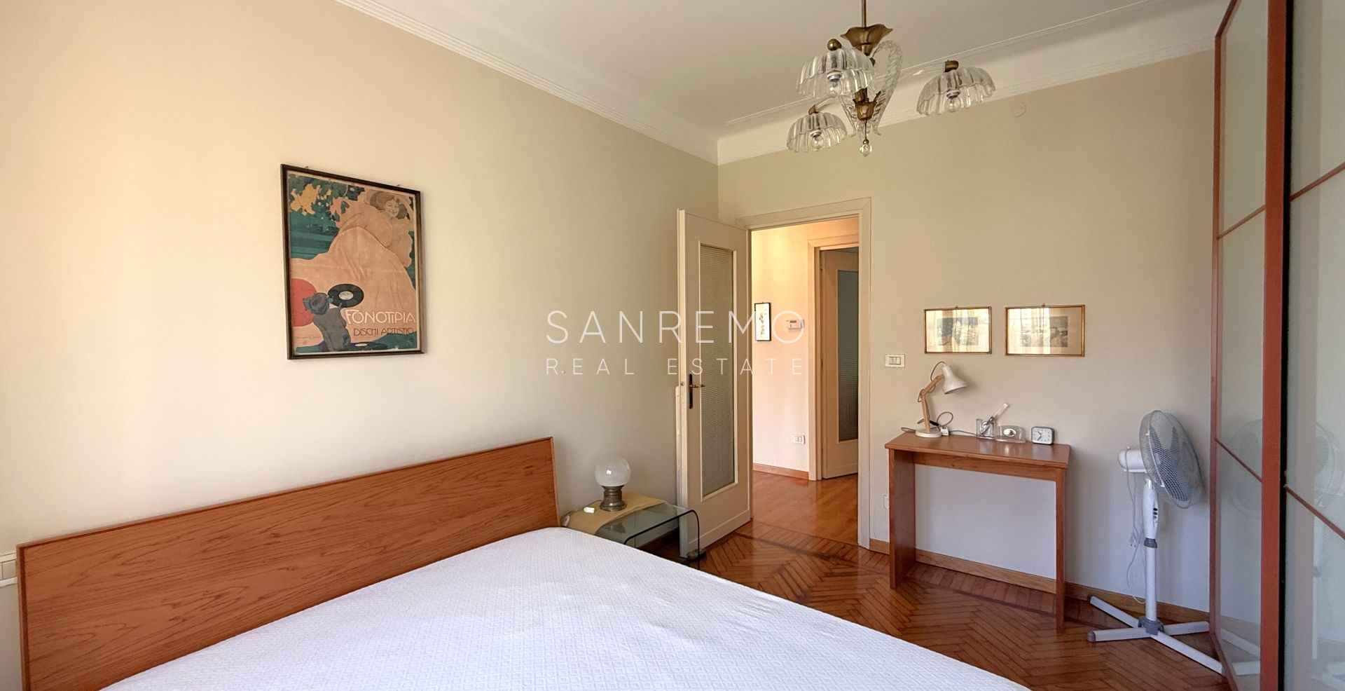 Appartamento con terrazzo e vista mare in contesto tranquillo e riservato