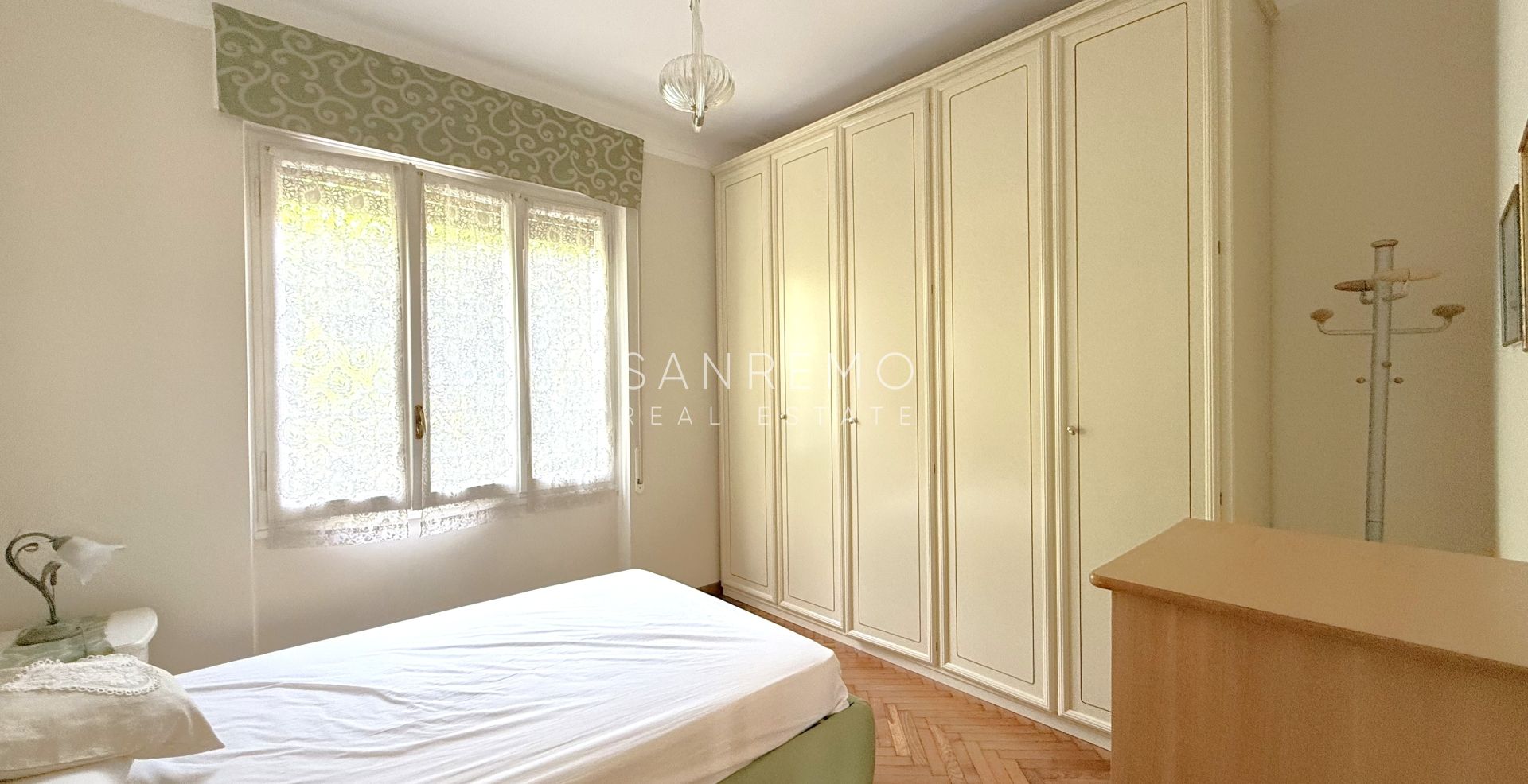 Appartamento con terrazzo e vista mare in contesto tranquillo e riservato