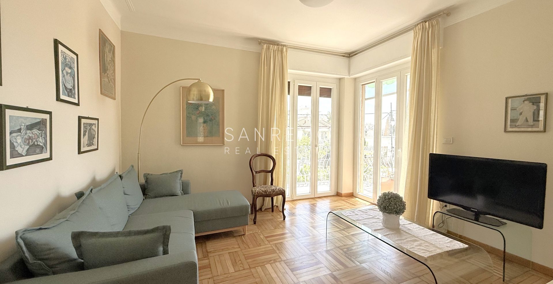 Appartamento con terrazzo e vista mare in contesto tranquillo e riservato