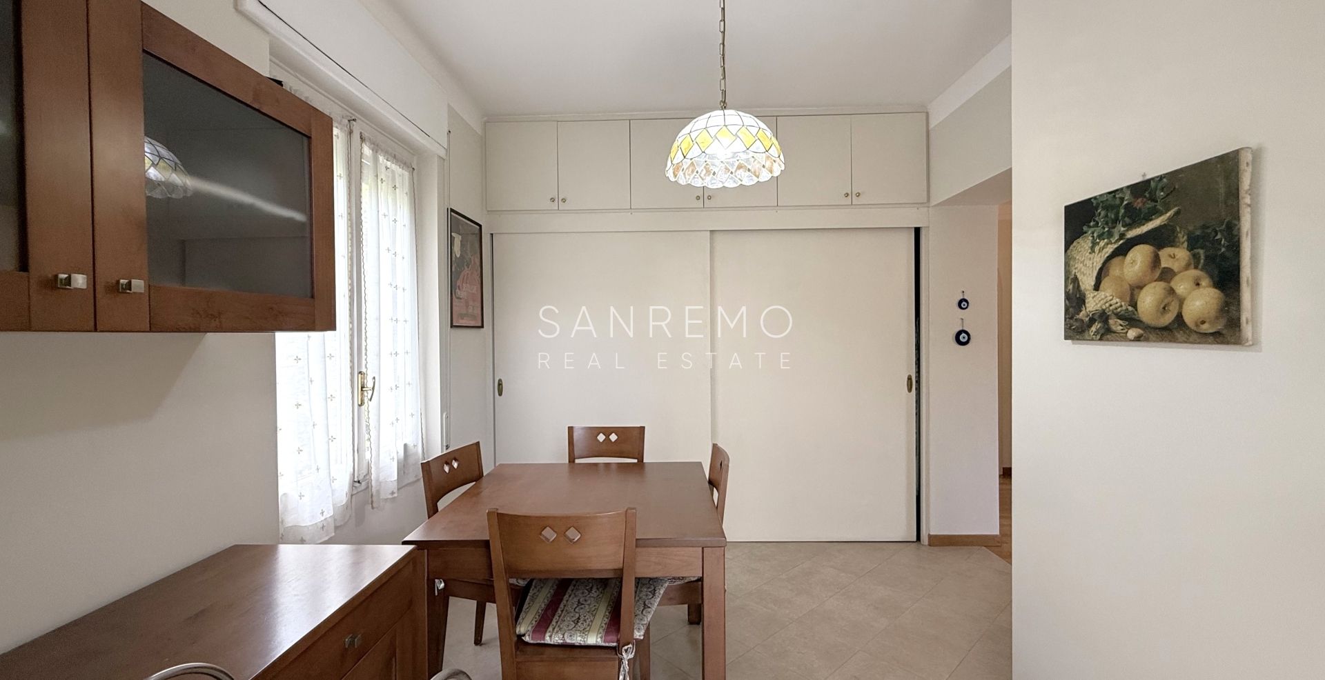 Appartamento con terrazzo e vista mare in contesto tranquillo e riservato
