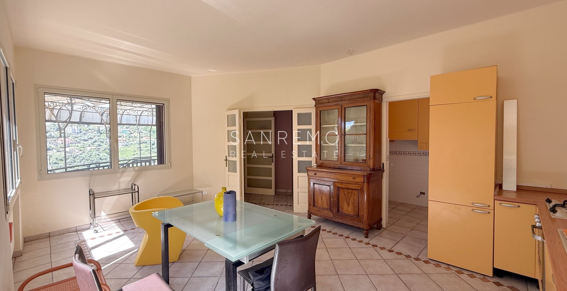 Graziosa villa con piscina sulla prima collina di Sanremo