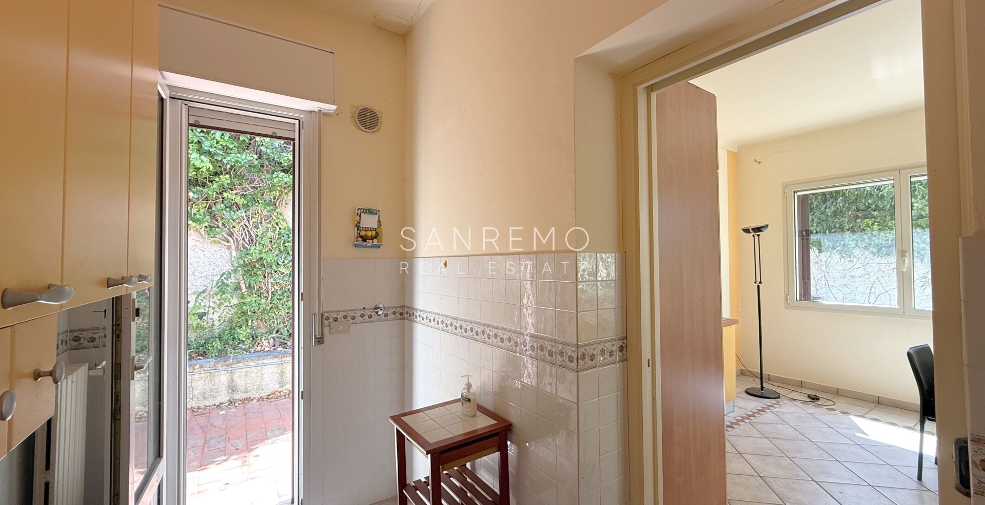 Graziosa villa con piscina sulla prima collina di Sanremo